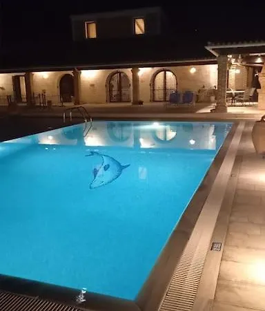 Judi Sleep 10, Bedrooms 5, Swimming Pool Vilă