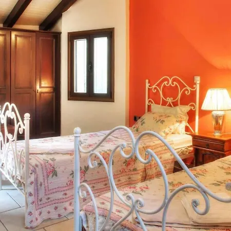 Judi Sleep 10, Bedrooms 5, Swimming Pool Vilă