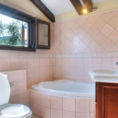Judi Sleep 10, Bedrooms 5, Swimming Pool Kassiopi